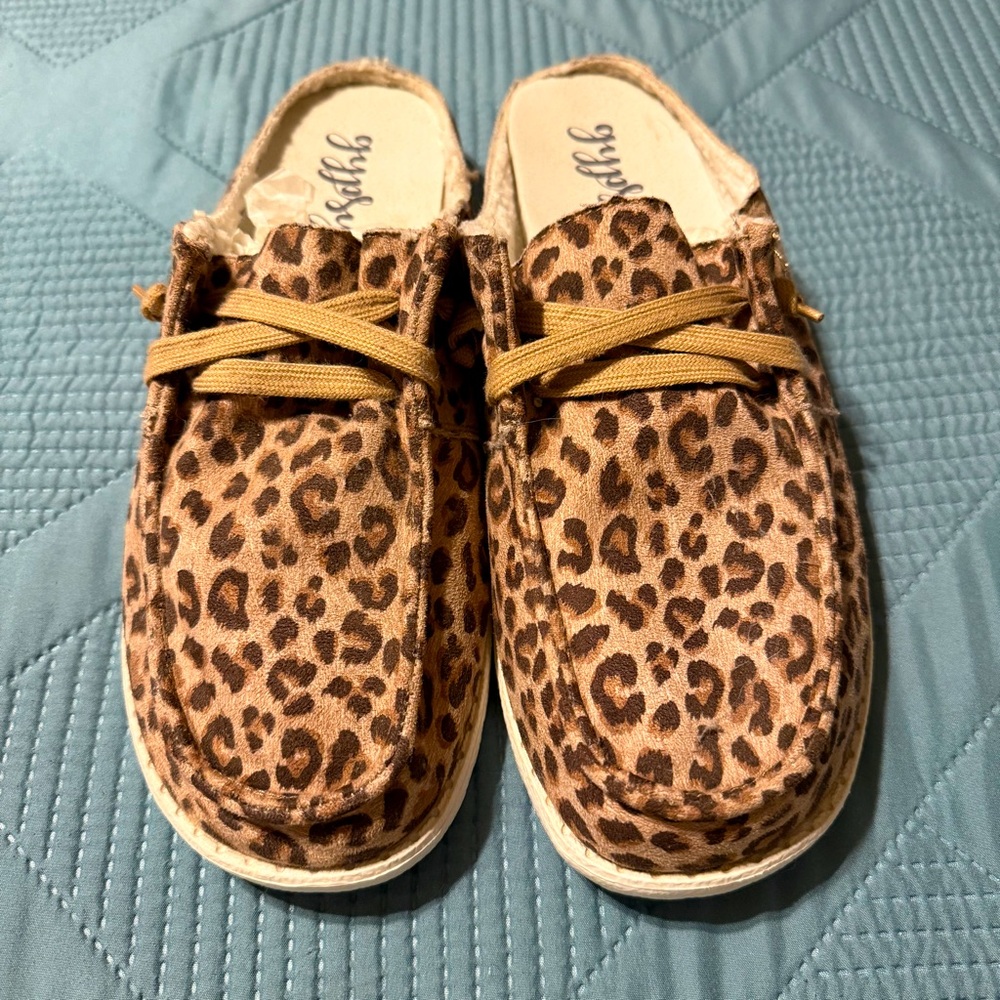 Gypsy Jazz Leopard Print Lined Sneaks